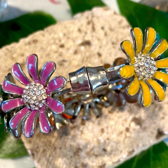 💼New elegant multi color enamel florals rhinestone faux pearl chunky bracelet - Picture 5 of 8